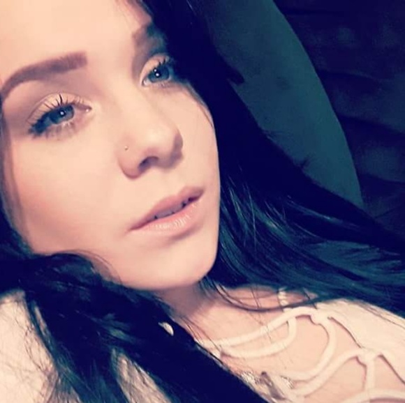 Meet your Posher, Deborha - Picture 2 of 3